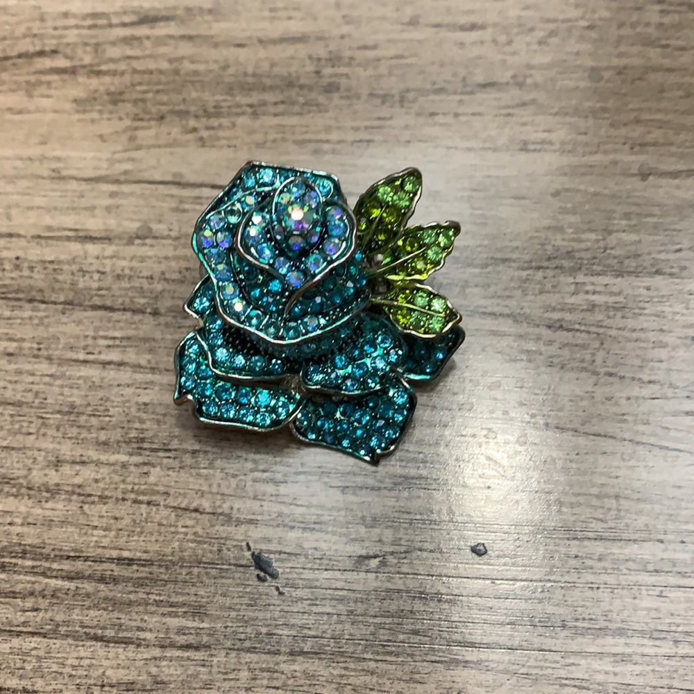 Flower ring. - Picture 2 of 3